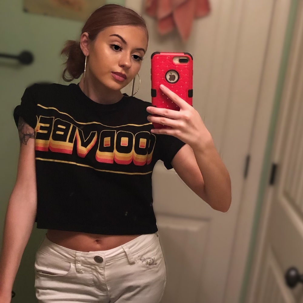 GOOD VIBES CROP SHIRT